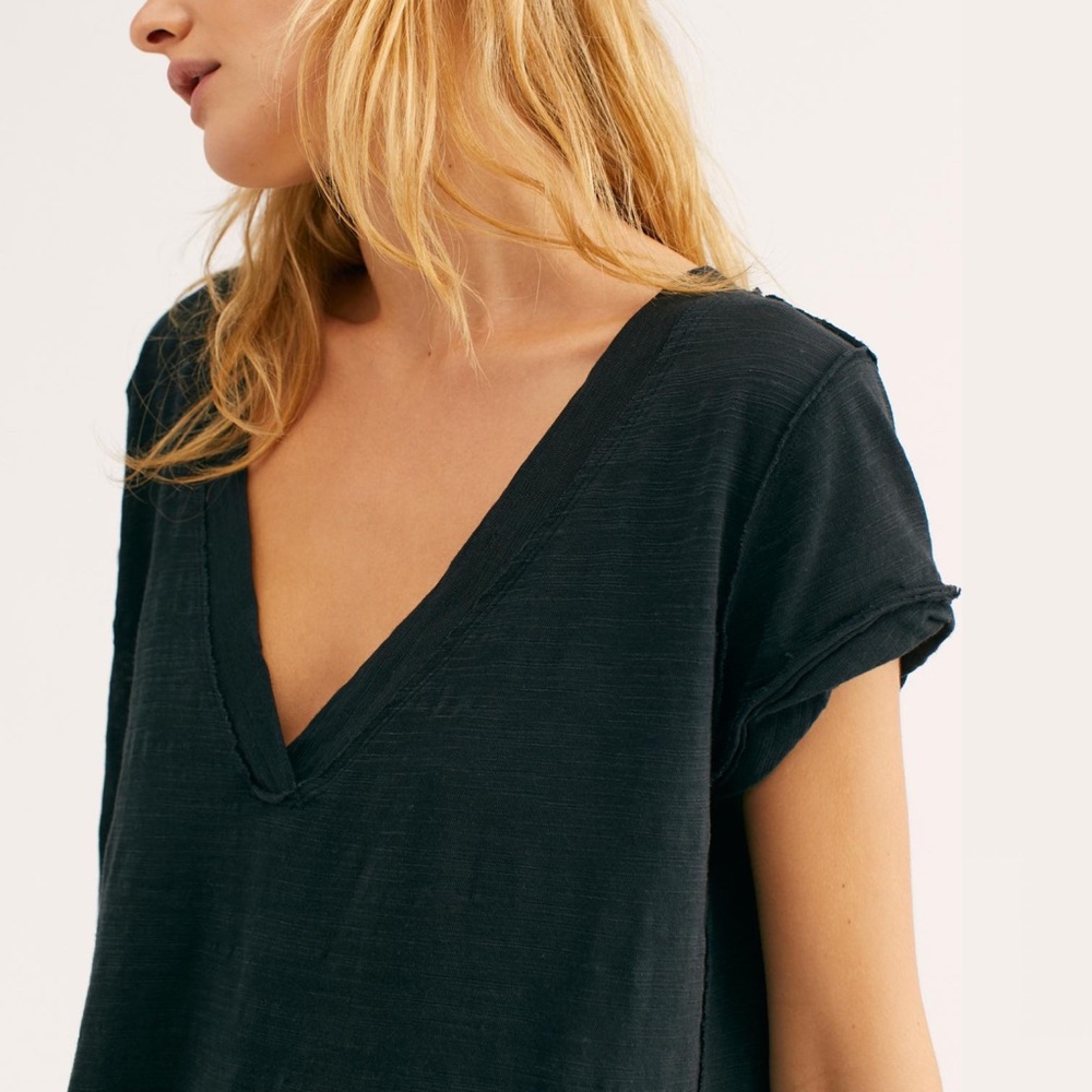 Free People Black Sundance T-Shirt V-neck NWT Sz M - Picture 2 of 7